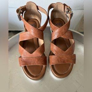 Sofft size 6m leather strap sandals. Slight wear.